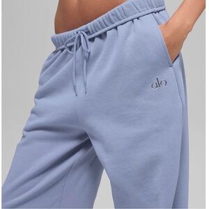 ALO Yoga Winter Frost Cuffed Sweatpants